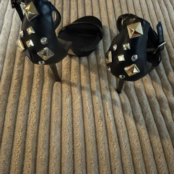 Elegant Black High Heels by Bakers - Picture 3 of 8